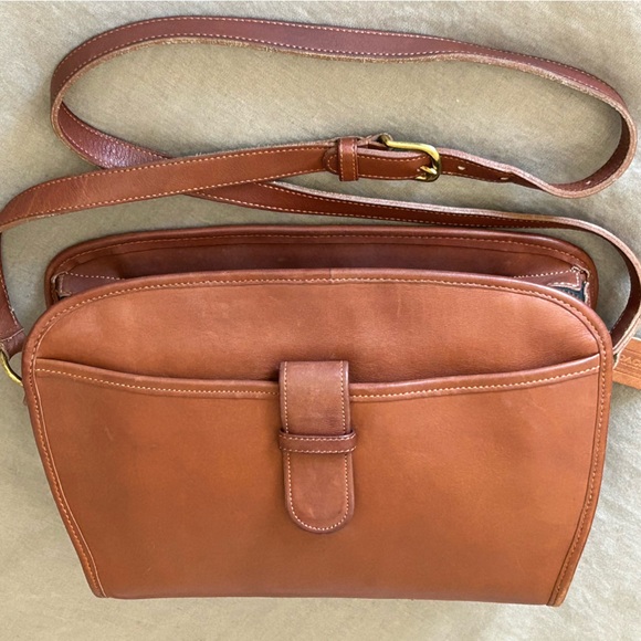 COACH Vintage ‘92 Brighton Crossbody Bag in British Tan - Picture 6 of 16